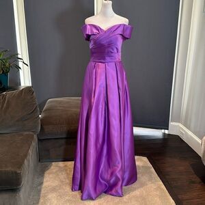 Women’s Purple Satin Off The Shoulder Prom Party Formal Dress Corset Size 4 NWOT